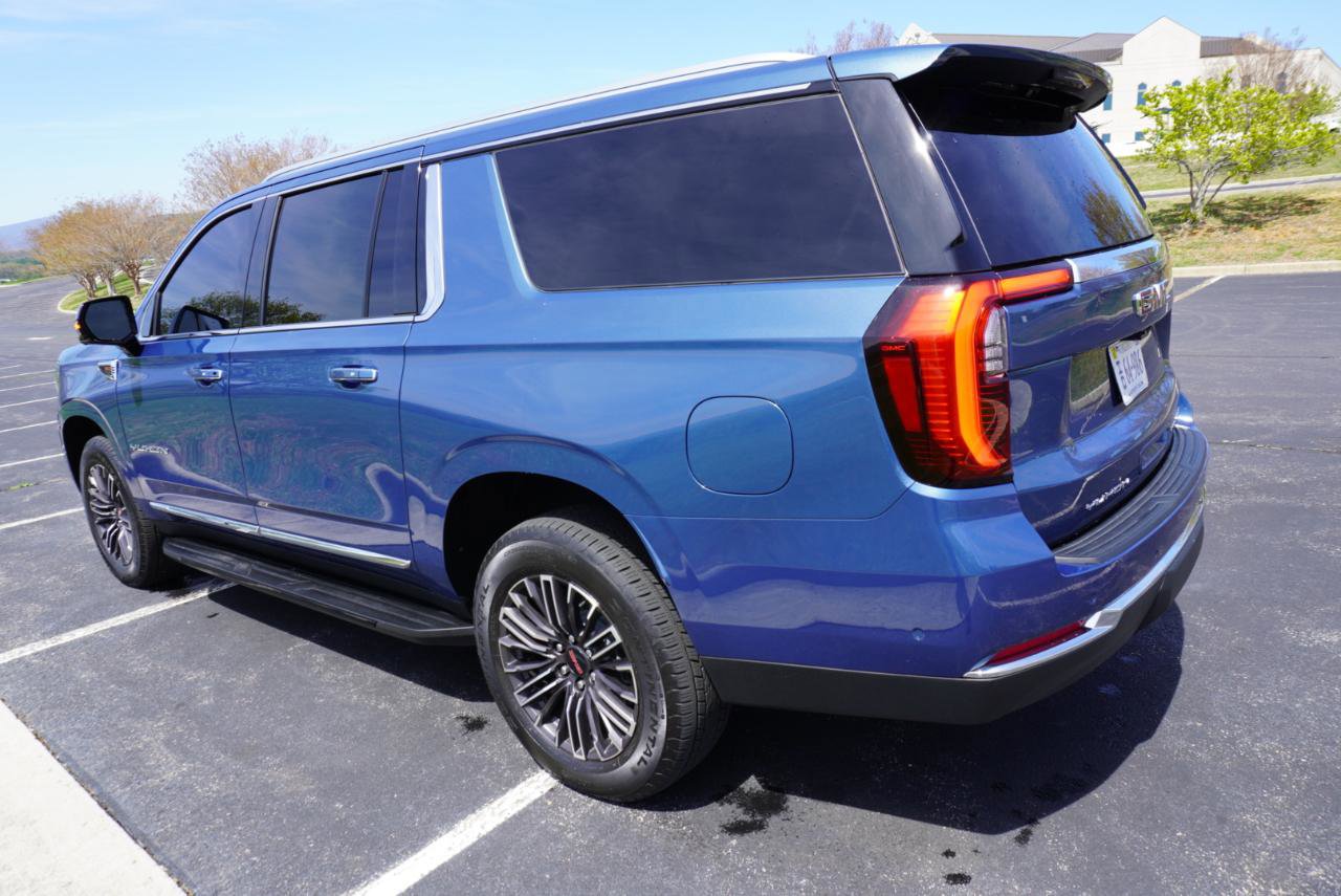 Used 2026 GMC Yukon XL Elevation w/ Elevation Premium Package AWD/4WD image 11