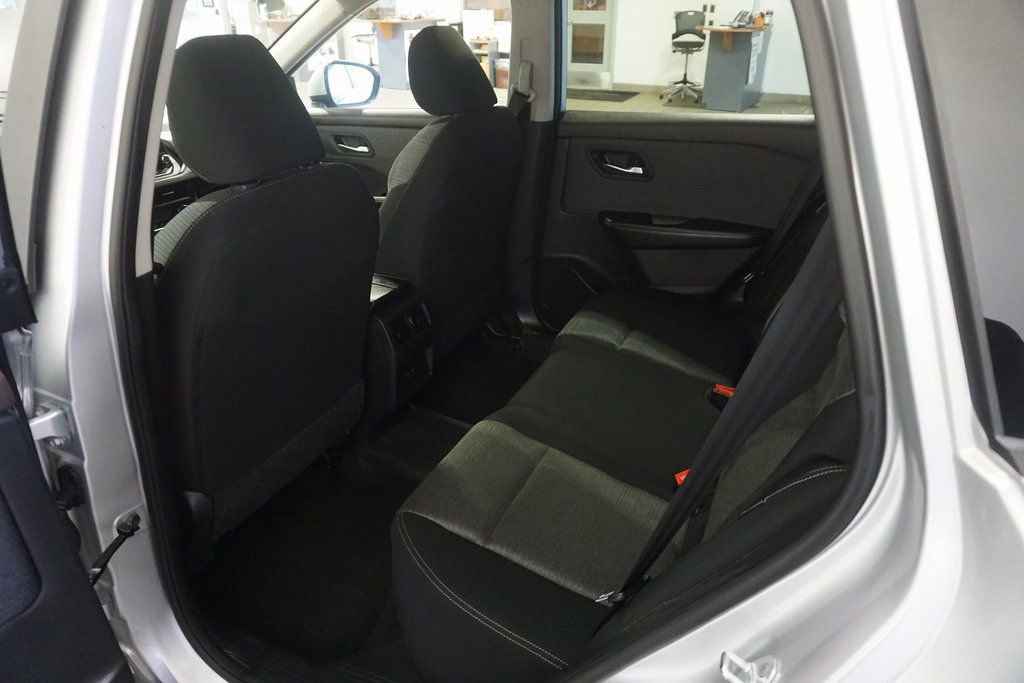 Used 2023 Nissan Rogue SV image 20