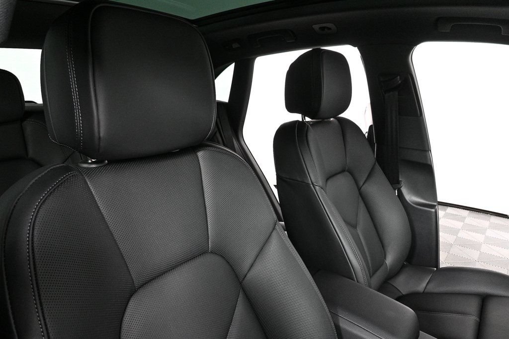 Certified 2026 Porsche Macan AWD/4WD image 25