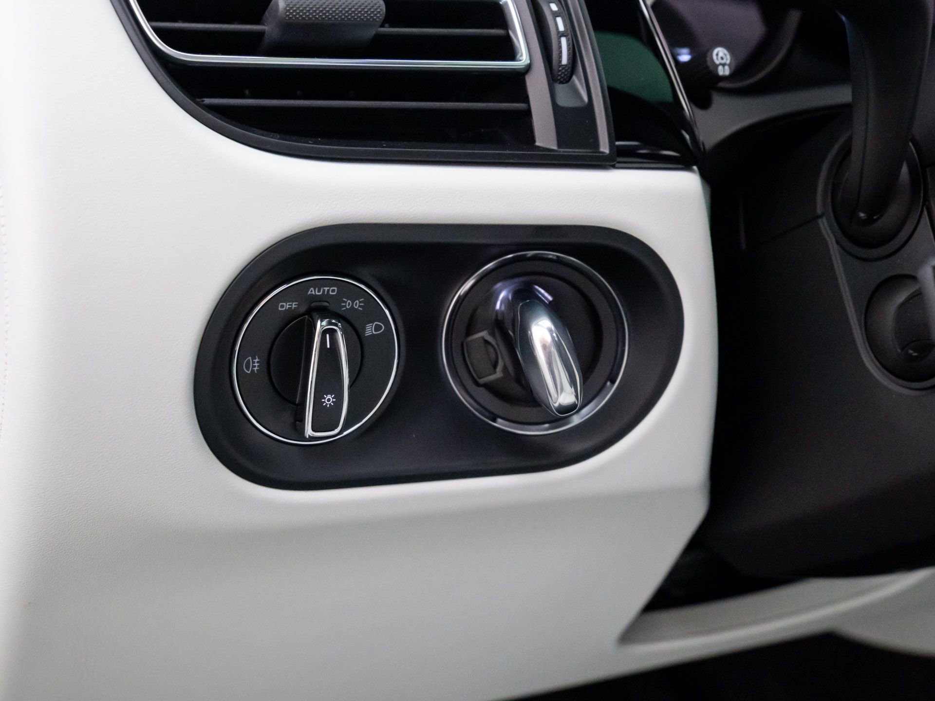 New 2026 Porsche Macan image 20