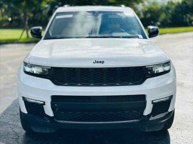 Used 2023 Jeep Grand Cherokee L Limited w/ Black Appearance Package RWD image 3