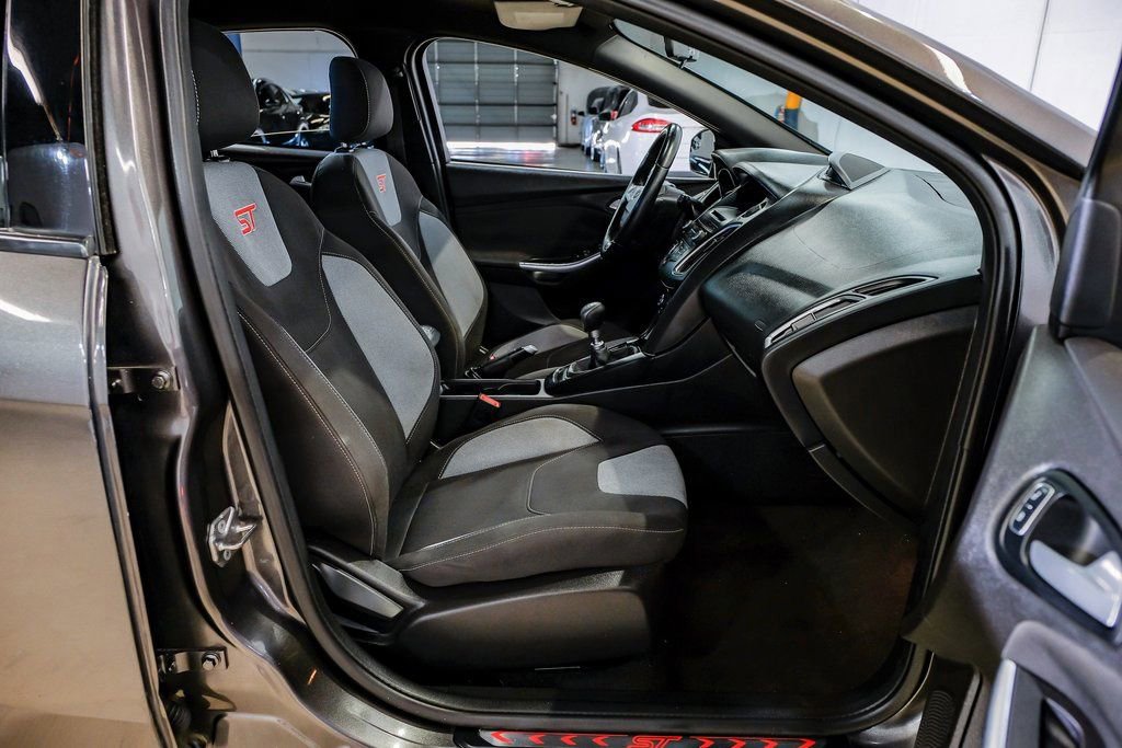 Used 2015 Ford Focus ST image 39
