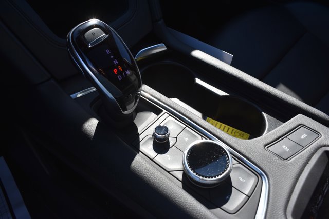 Used 2025 Cadillac XT5 Premium Luxury image 29