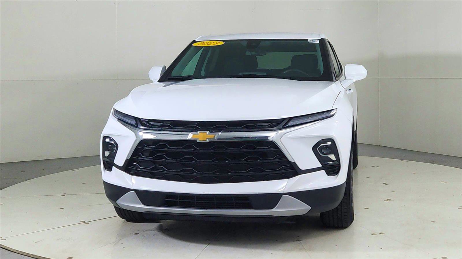 Used 2023 Chevrolet Blazer LT image 2