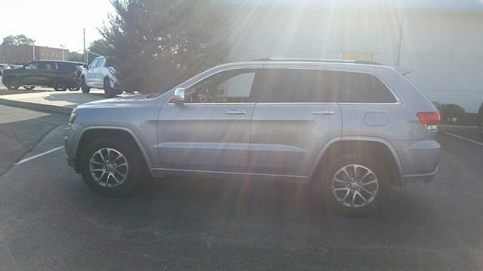 Used 2014 Jeep Grand Cherokee Overland AWD/4WD image 10