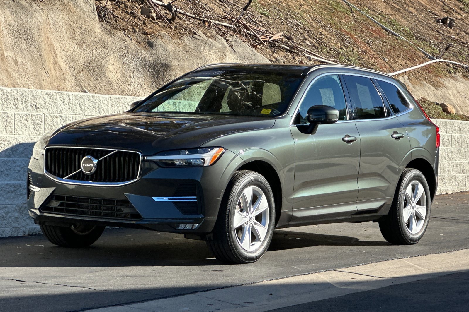 Certified 2022 Volvo XC60 B5 Momentum image 9