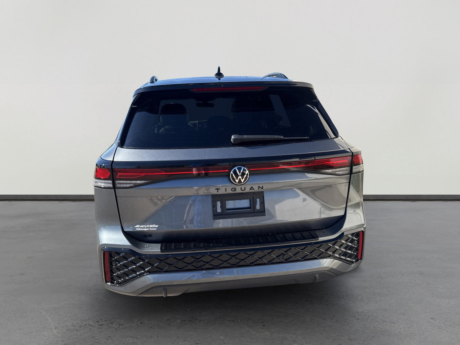 New 2026 Volkswagen Tiguan SE R-Line image 5
