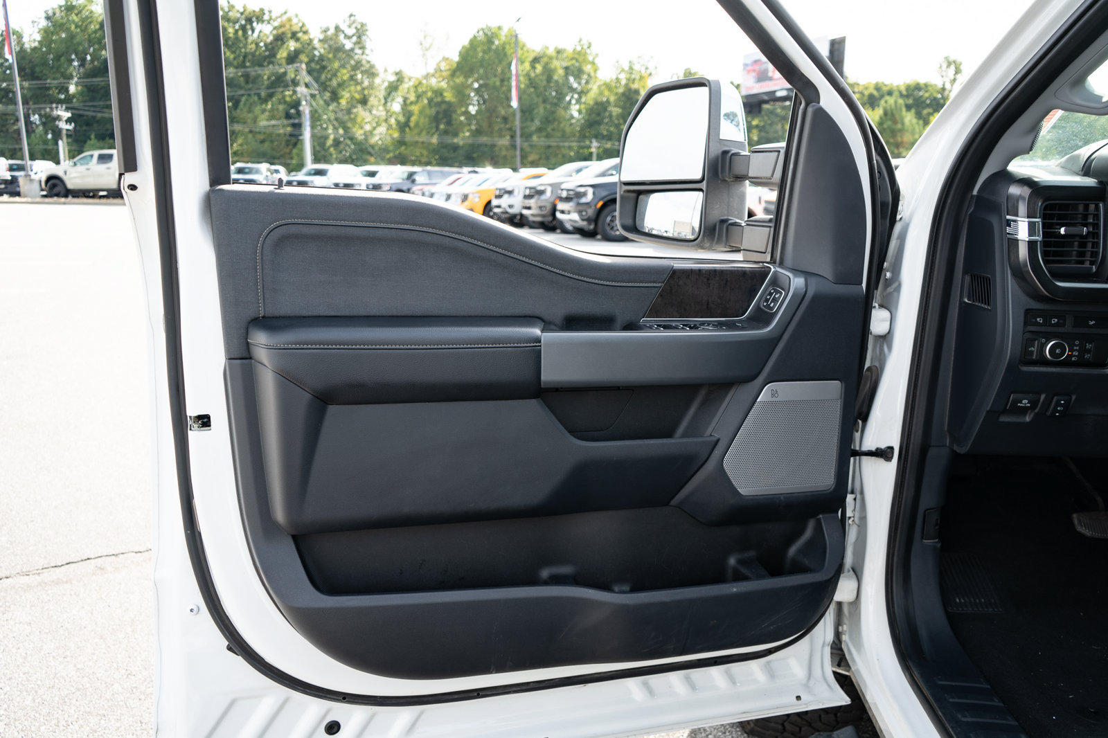 Used 2024 Ford F350 Lariat w/ Chrome Package AWD/4WD image 16