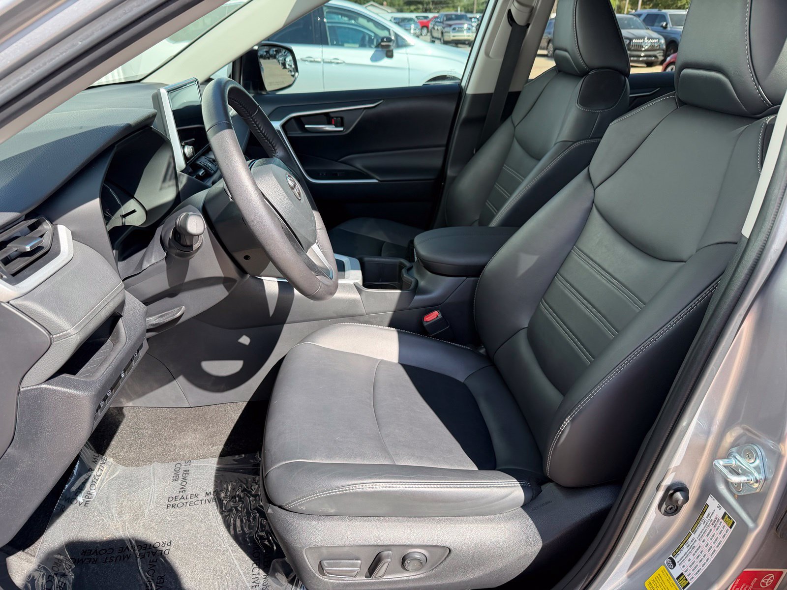 Used 2023 Toyota RAV4 XLE Premium AWD/4WD image 27