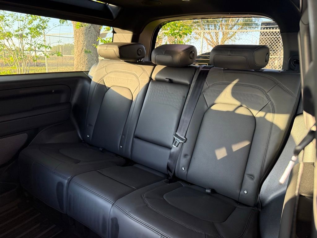 Used 2024 Land Rover Defender 90 Carpathian Edition image 8