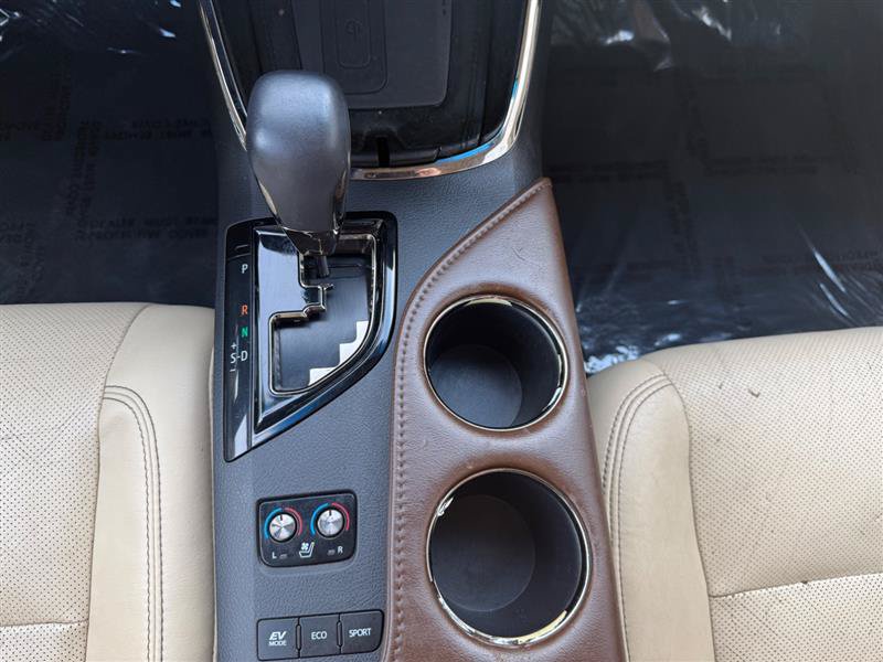 Used 2014 Toyota Avalon Limited w/ Technology Package FWD image 40