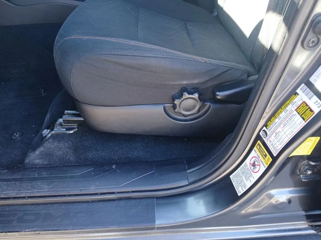 Used 2017 Toyota Tacoma TRD Off-Road w/ Tow Package (A/T) image 10