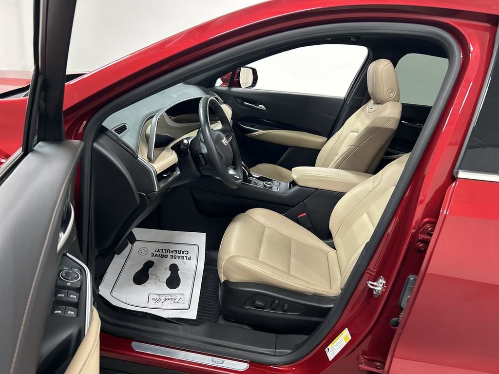 Used 2024 Cadillac XT4 Luxury w/ Cold Weather Package image 9