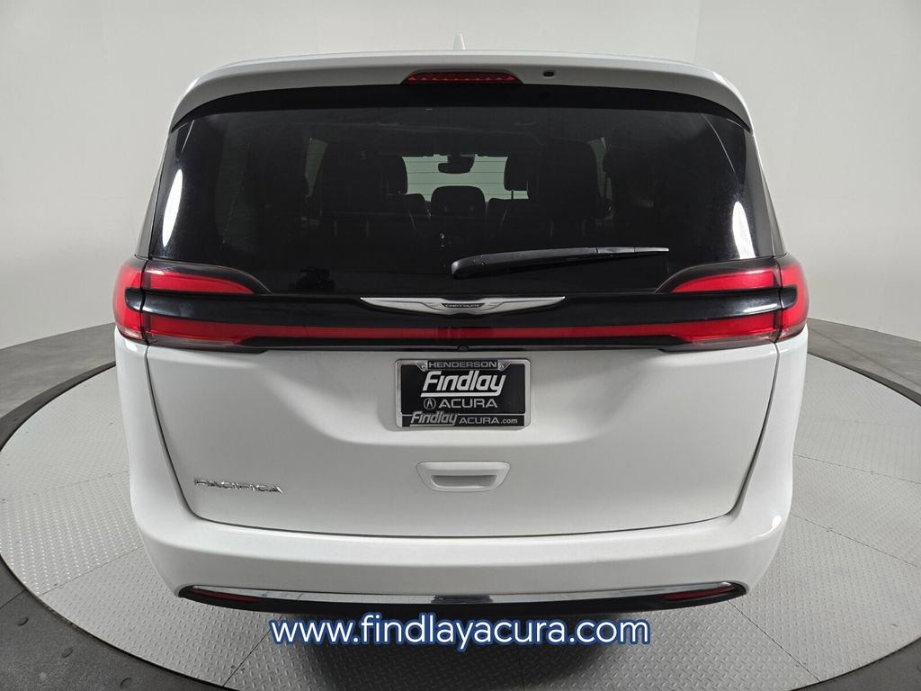Used 2022 Chrysler Pacifica Touring-L image 5