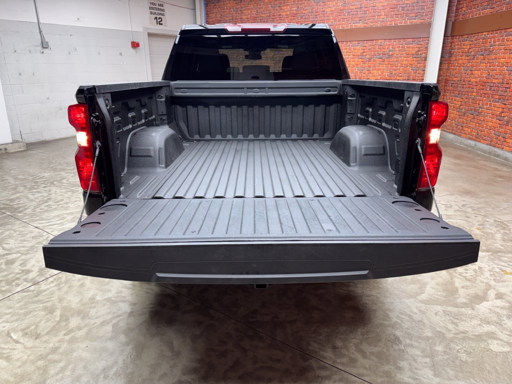 Used 2025 Chevrolet Silverado 1500 Custom w/ Turbomax Blackout Package AWD/4WD image 27