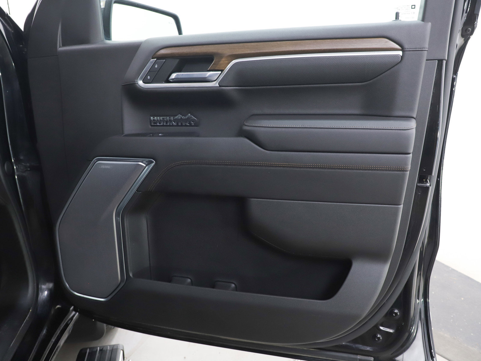 Used 2022 Chevrolet Silverado 1500 High Country w/ High Country Premium Package image 9