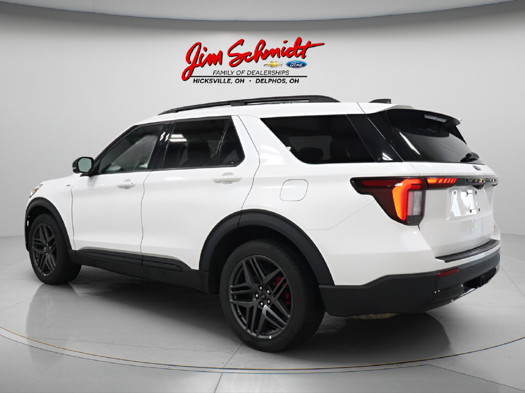 Used 2025 Ford Explorer ST-Line w/ ST-Line Street Pack AWD/4WD image 4