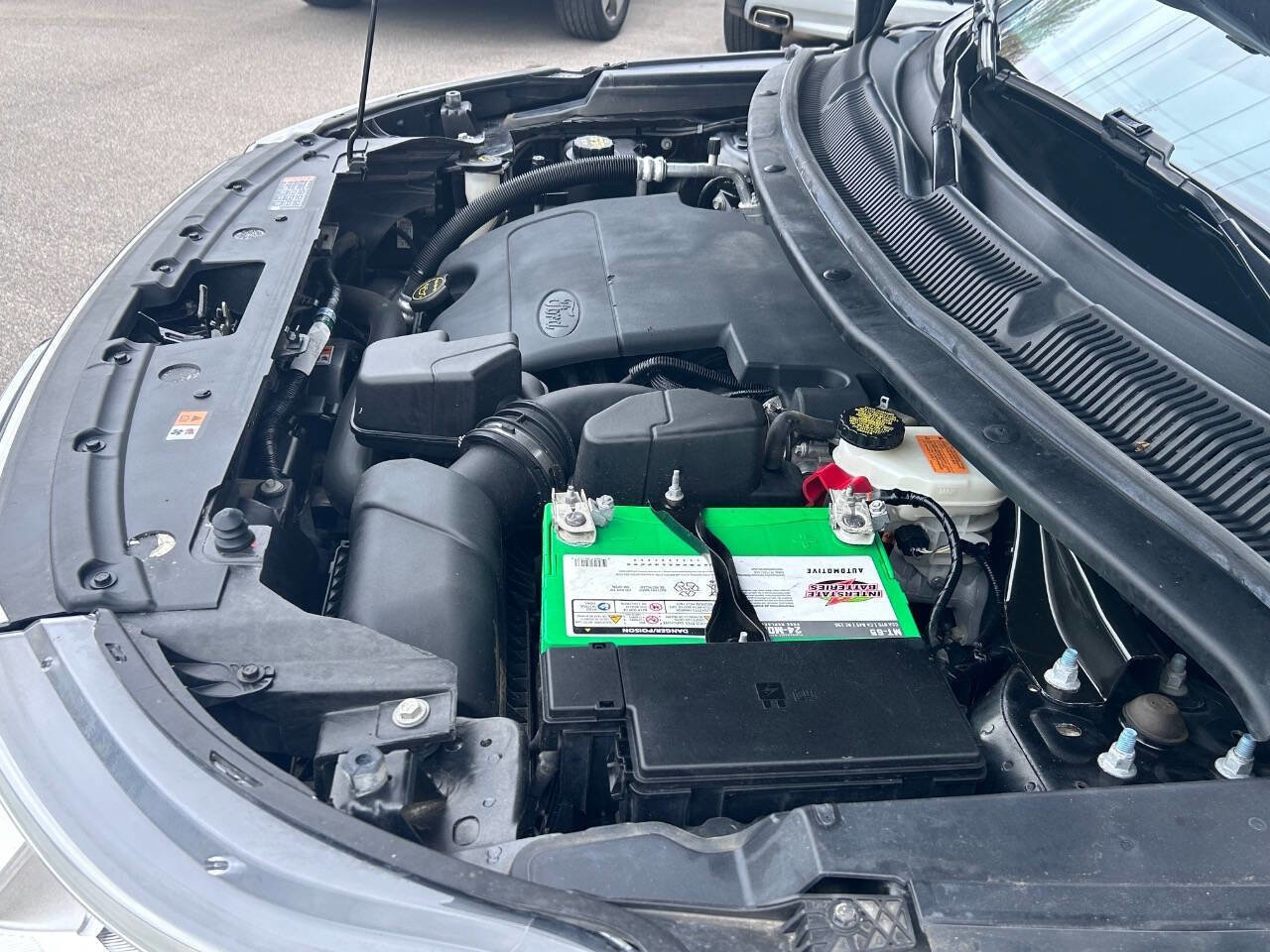 Used 2017 Ford Explorer XLT w/ Equipment Group 202A AWD/4WD image 12