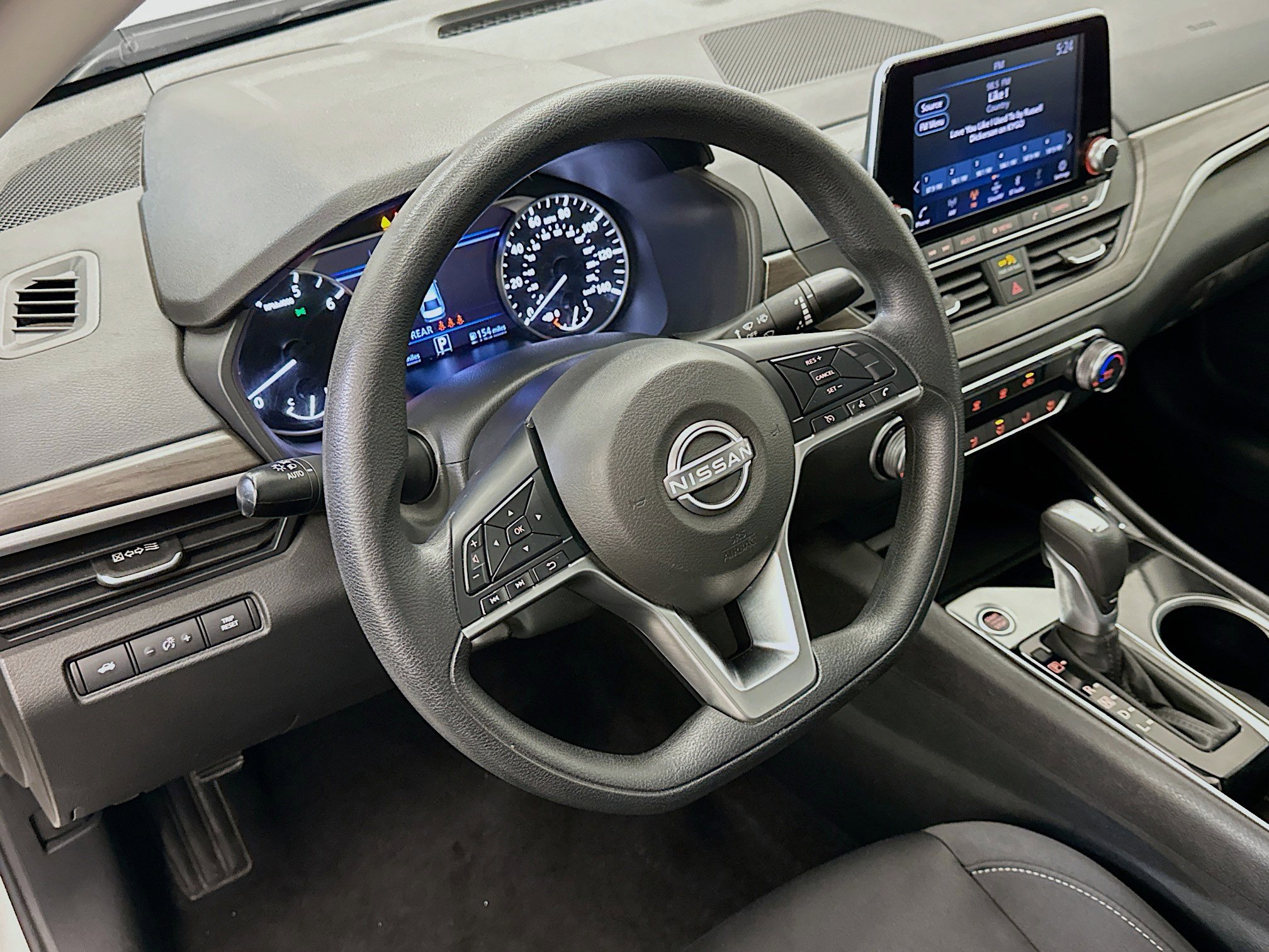 Used 2024 Nissan Altima 2.5 SV image 18