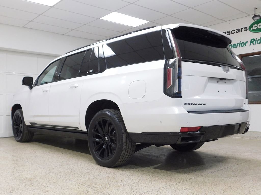Used 2024 Cadillac Escalade ESV Sport w/ LPO, ONYX Package image 9