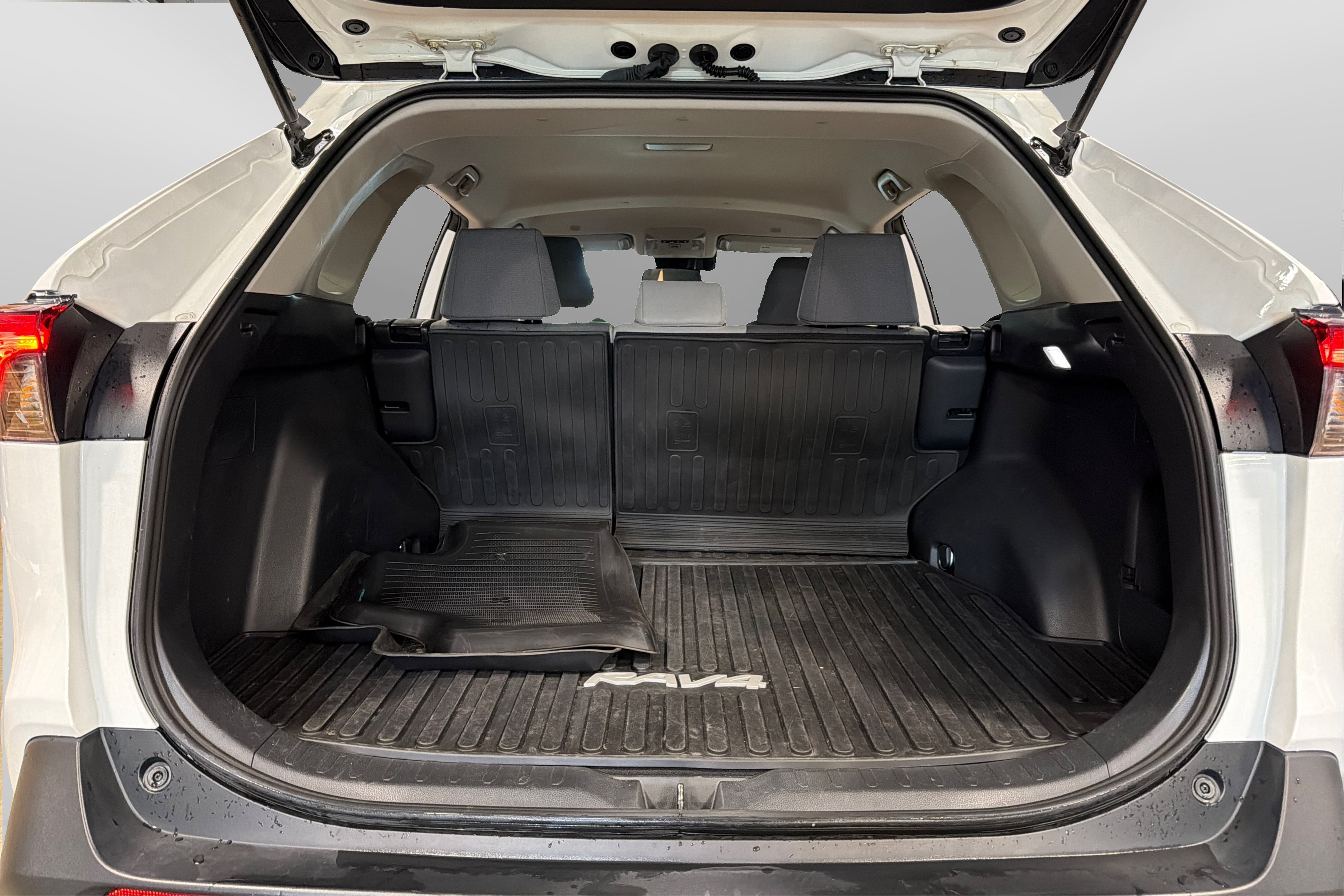 Used 2024 Toyota RAV4 XLE w/ Weather Package AWD/4WD image 41
