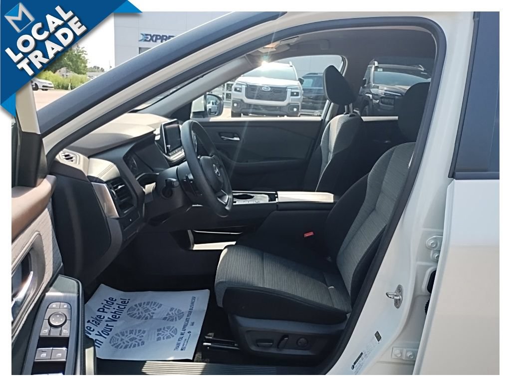 Used 2023 Nissan Rogue SV FWD image 14