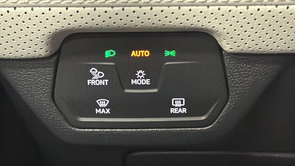 Used 2025 Volkswagen Atlas Cross Sport SEL Premium R-Line image 39