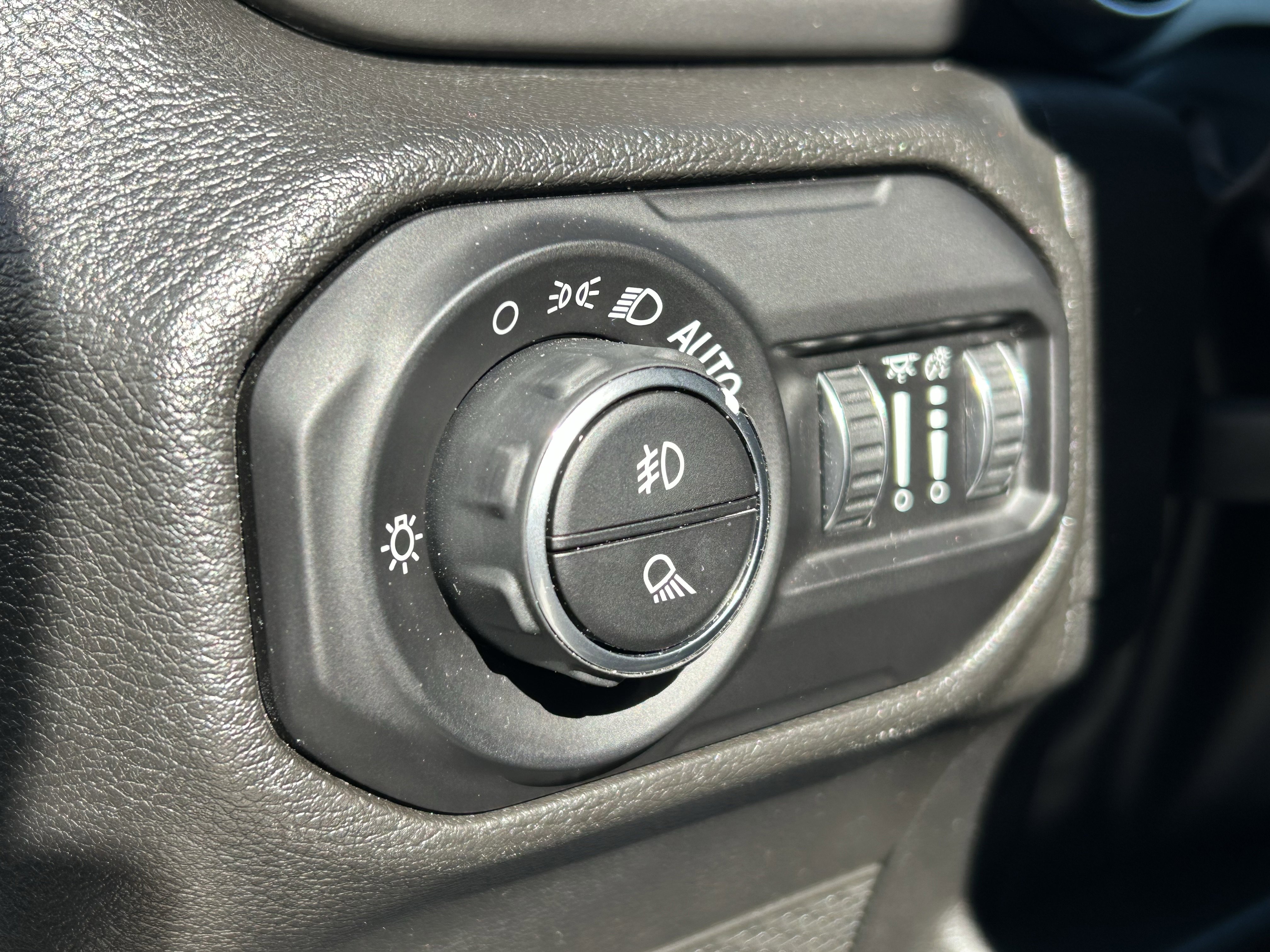 Used 2022 Jeep Gladiator Sport image 15