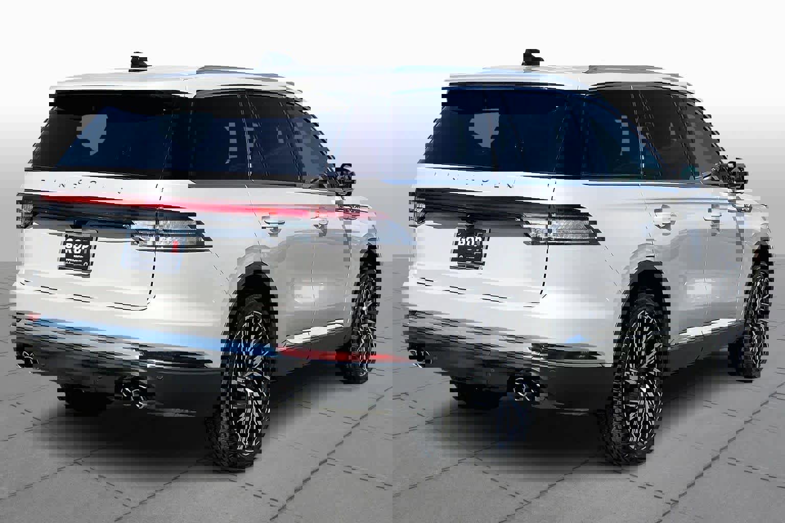 Used 2025 Lincoln Aviator Reserve w/ Equipment Group 201A image 13