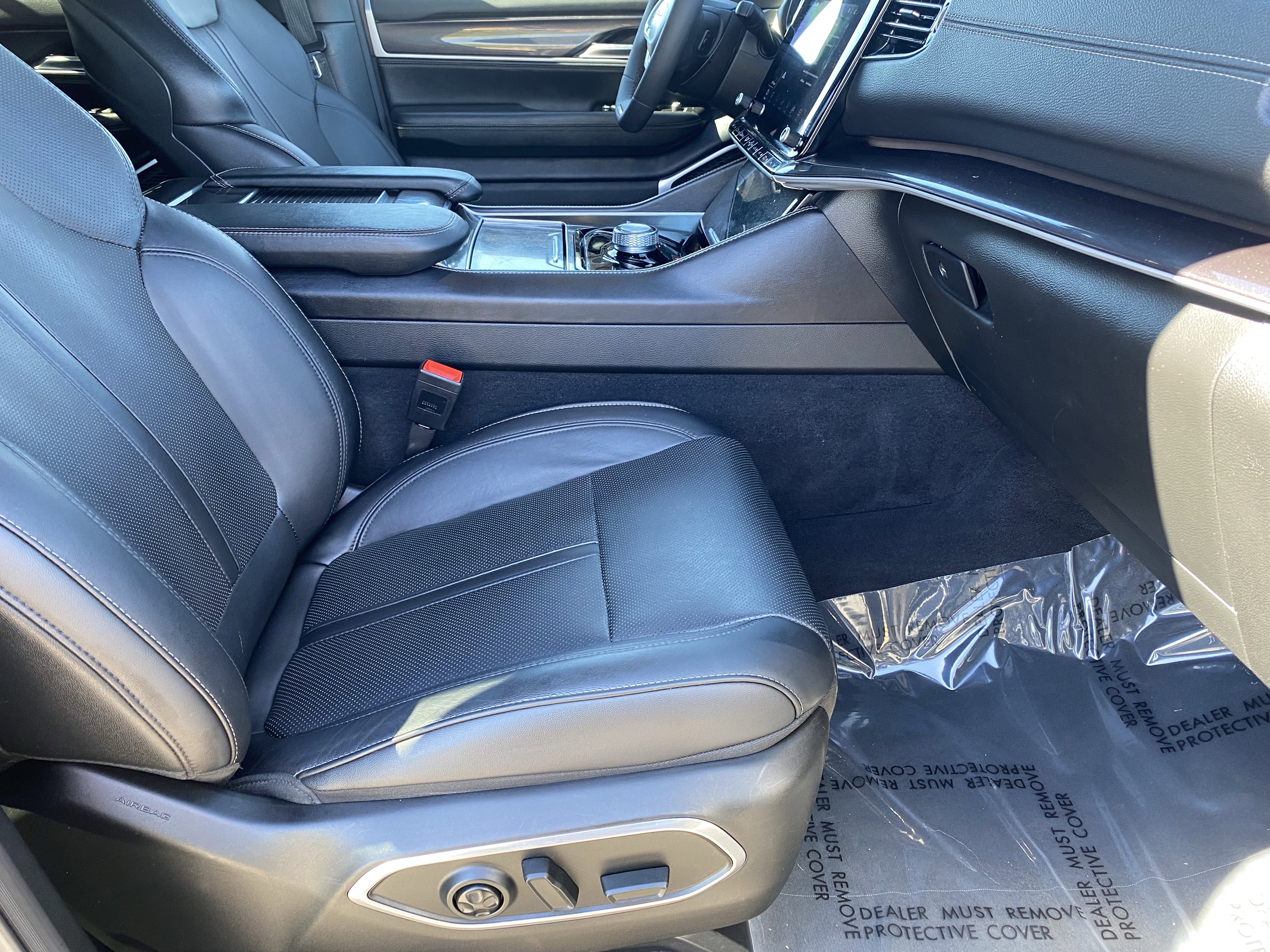 Used 2024 Jeep Wagoneer L 4WD image 11