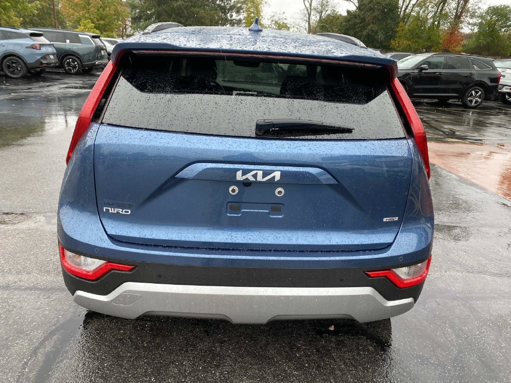 Used 2024 Kia Niro EX FWD image 4