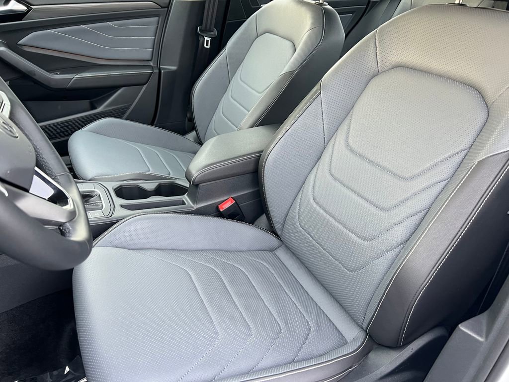 Used 2025 Volkswagen Jetta SEL FWD image 11