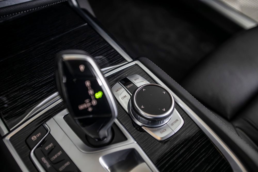 Used 2022 BMW 750i xDrive w/ M Sport Package image 33