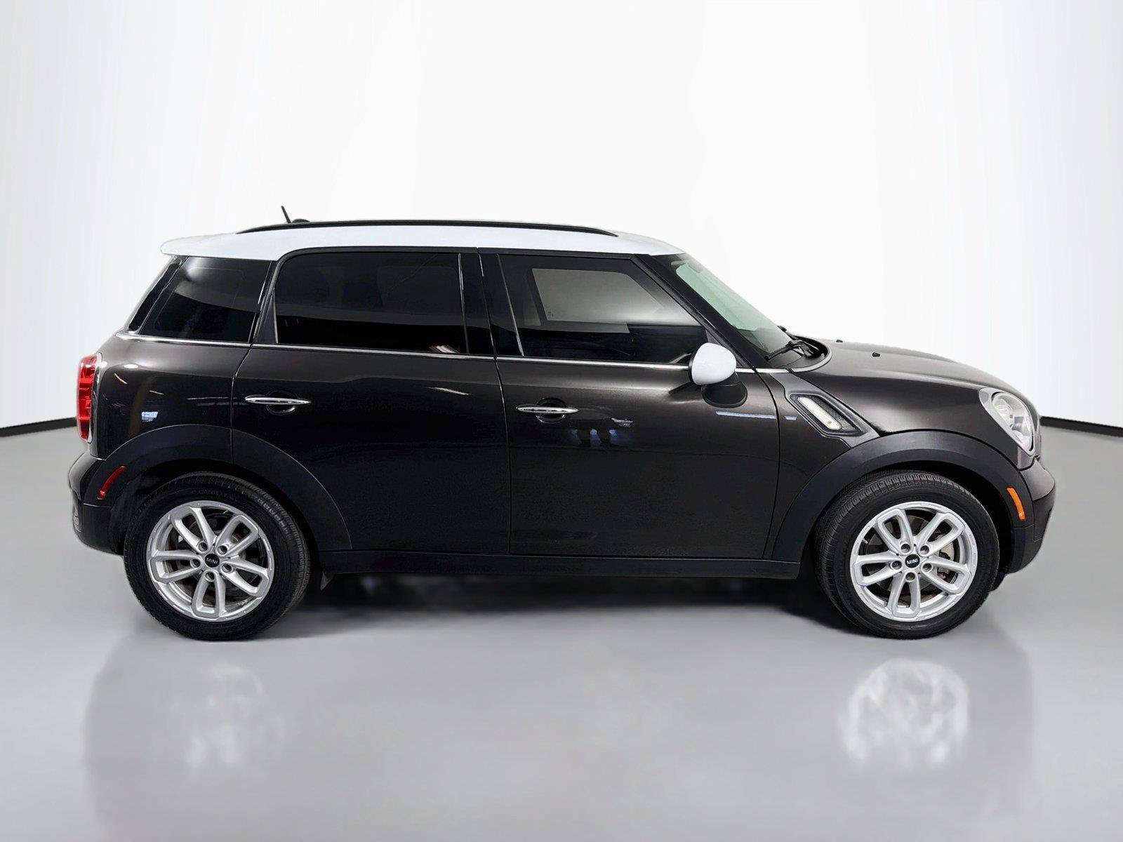 Used 2016 MINI Cooper Countryman S FWD image 4