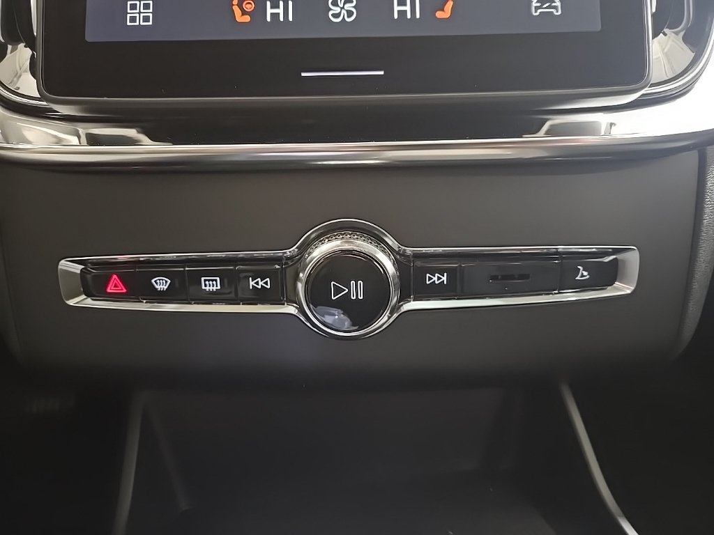 New 2026 Volvo XC90 B6 Plus w/ Protection Package AWD/4WD image 14