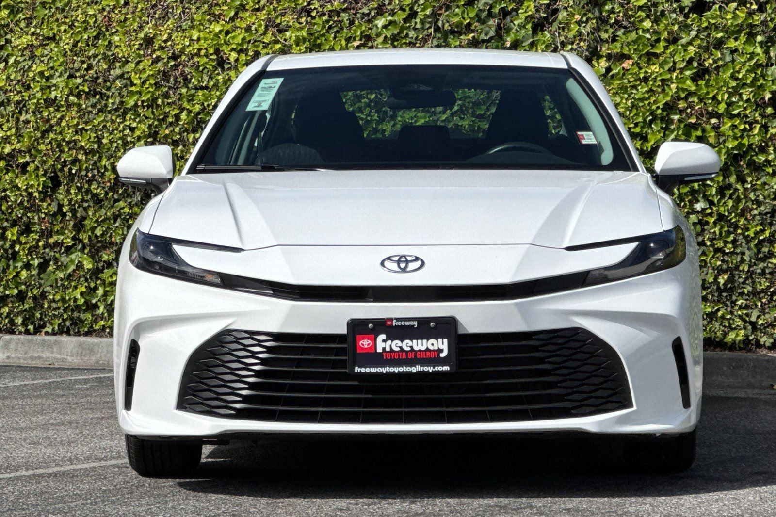 Used 2025 Toyota Camry LE image 10