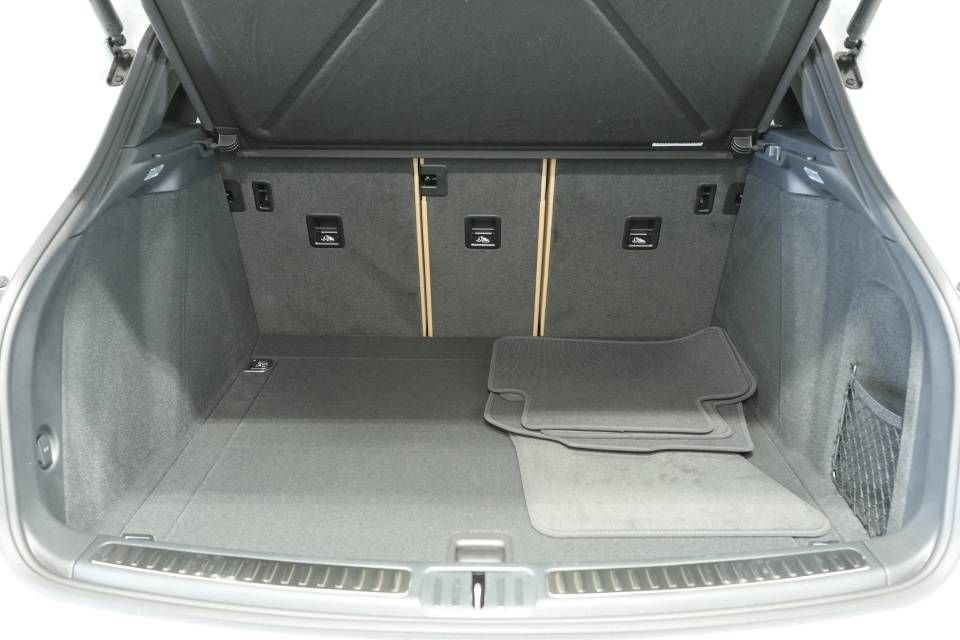 Certified 2025 Porsche Macan AWD/4WD image 28