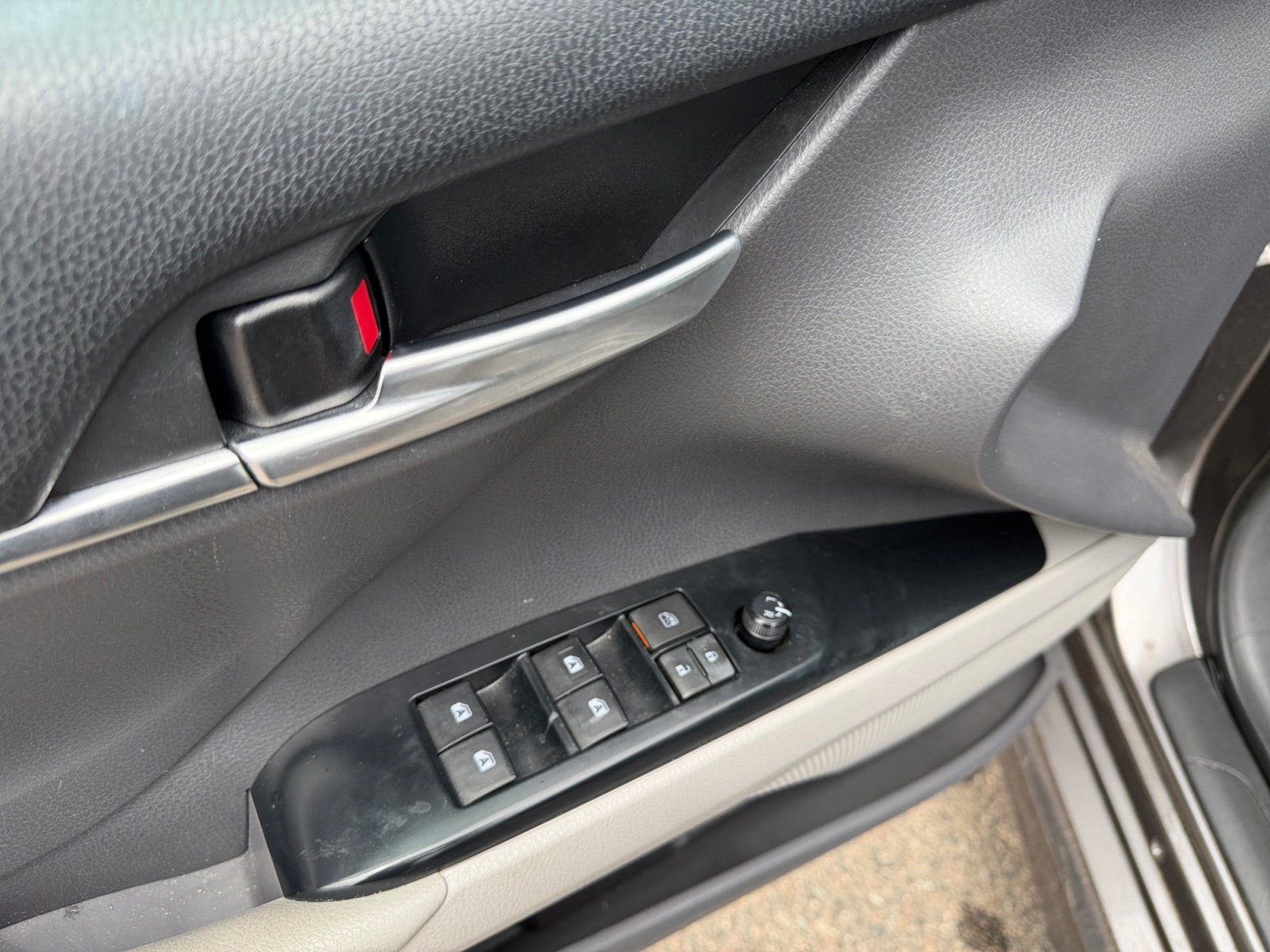 Used 2018 Toyota Camry SE w/ Moonroof Package FWD image 13