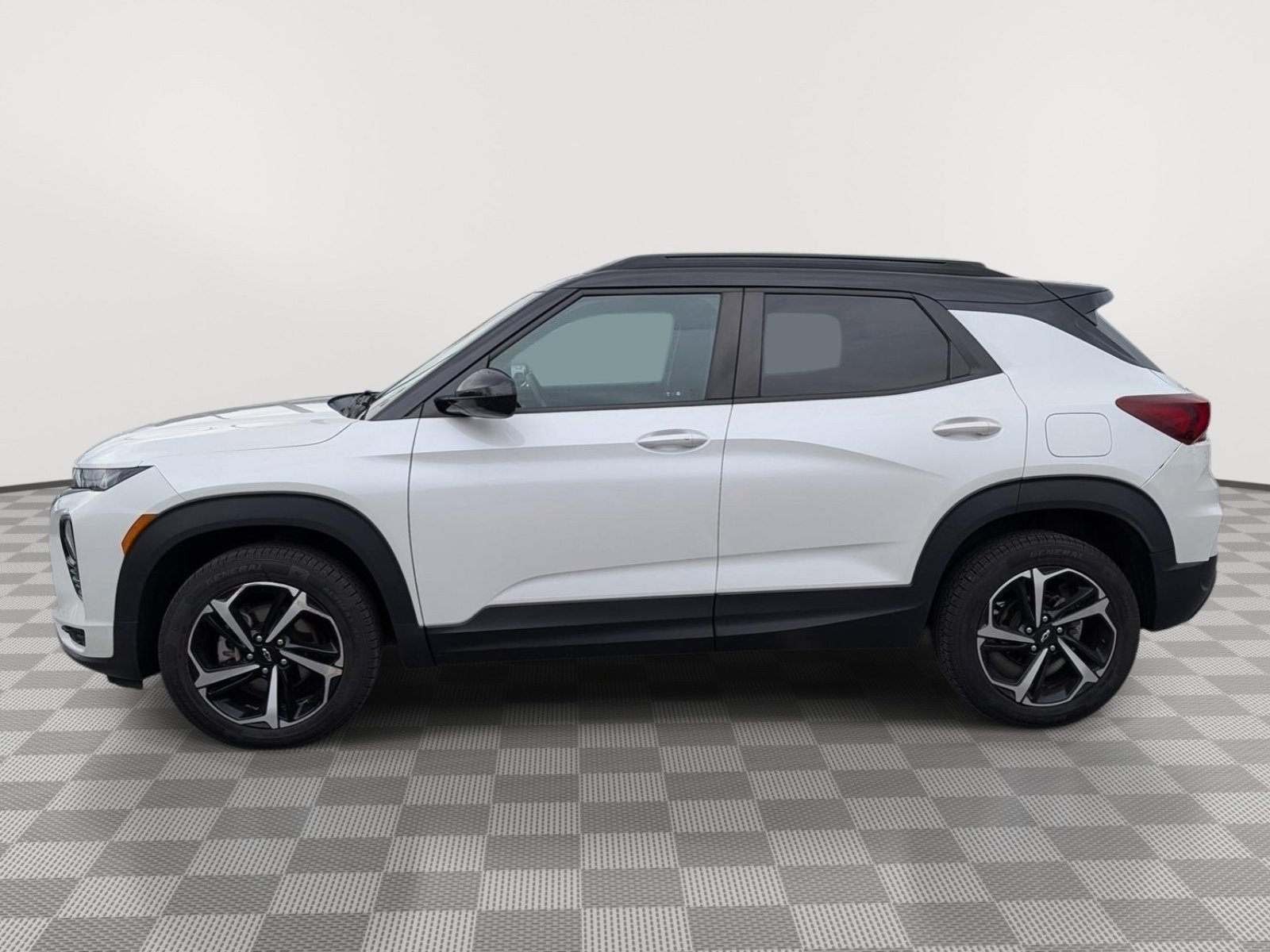 Used 2022 Chevrolet TrailBlazer RS AWD/4WD image 2