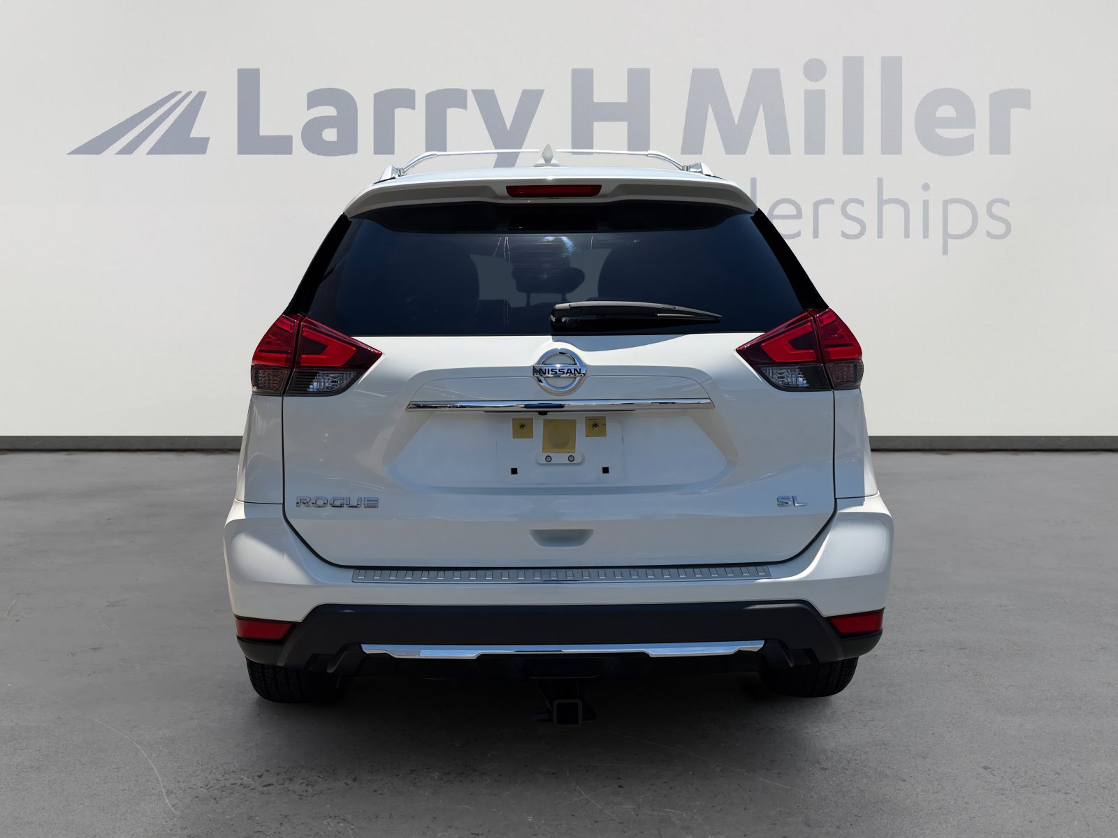 Used 2017 Nissan Rogue SL w/ SL Premium Package FWD image 4