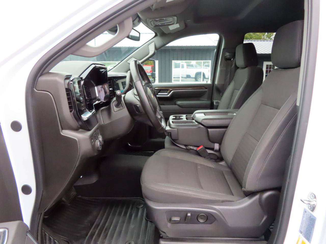 Used 2025 Chevrolet Silverado 3500 LT w/ Safety Package AWD/4WD image 29