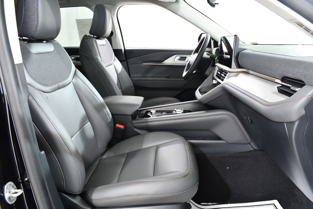 New 2026 Ford Explorer Active w/ Active Comfort Package image 10