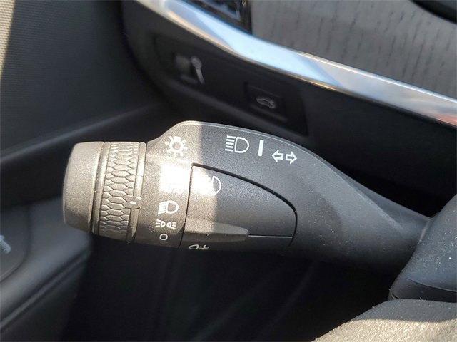 Used 2021 Volvo V90 T6 Cross Country image 12