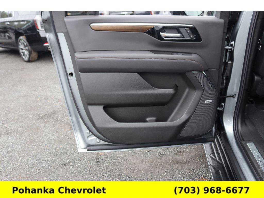 New 2026 Chevrolet Suburban High Country w/ Sun And Tow Package image 18