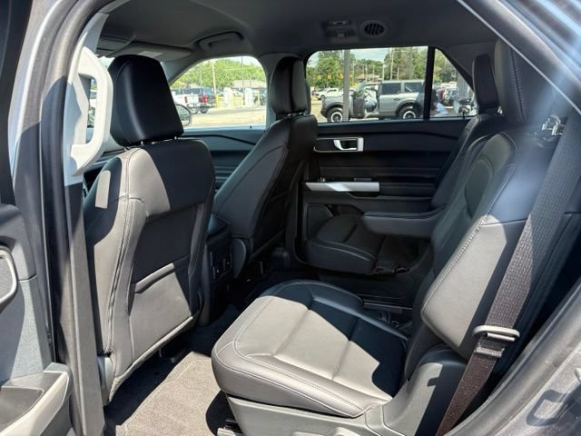Used 2024 Ford Explorer XLT w/ Equipment Group 202A AWD/4WD image 19