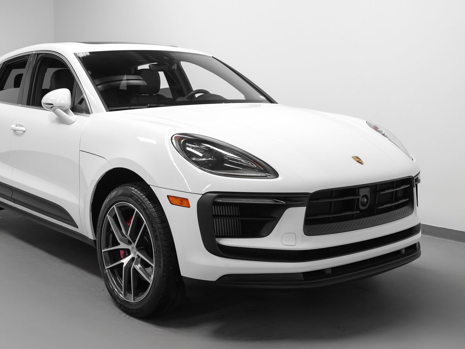 Certified 2025 Porsche Macan S image 9