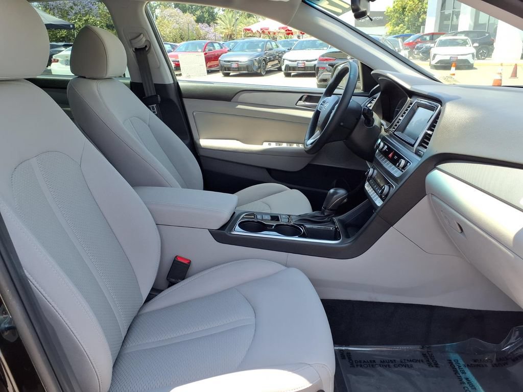 Used 2019 Hyundai Sonata SEL w/ Tech Package 02 FWD image 9
