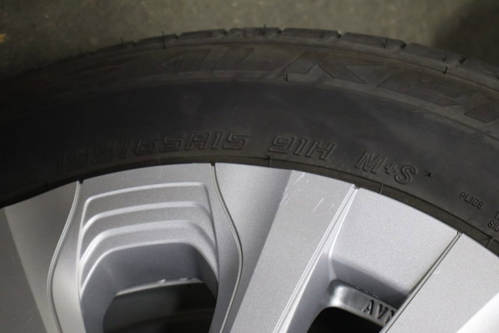 Used 2022 Toyota Prius LE image 36