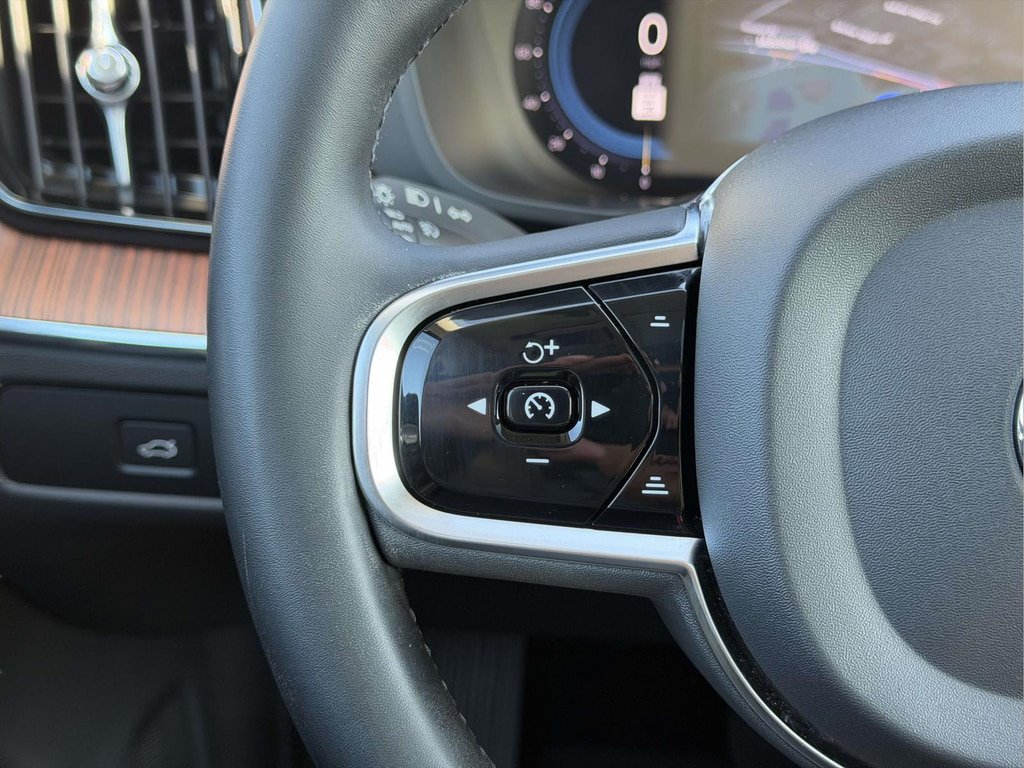 Used 2023 Volvo XC60 B5 Plus w/ Protection Package Premier AWD/4WD image 8