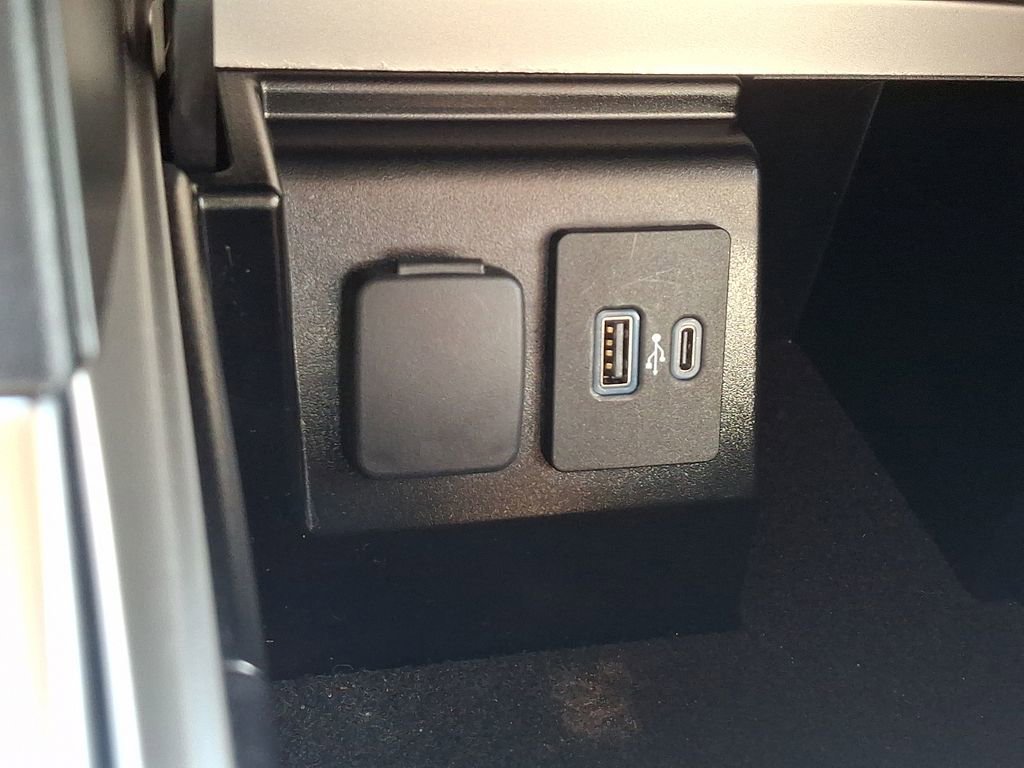 Used 2021 Ford Explorer XLT w/ Equipment Group 202A image 24